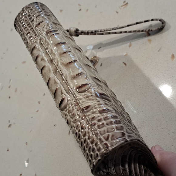 New Brahmin Daisy wristlet - Picture 7 of 9